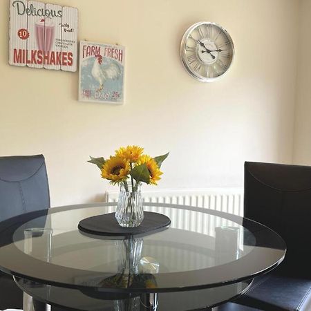 Ashford Holiday Home Smithy Drive Sleeps 5 Free Wifi And Vehicle Parking Kingsnorth Extérieur photo
