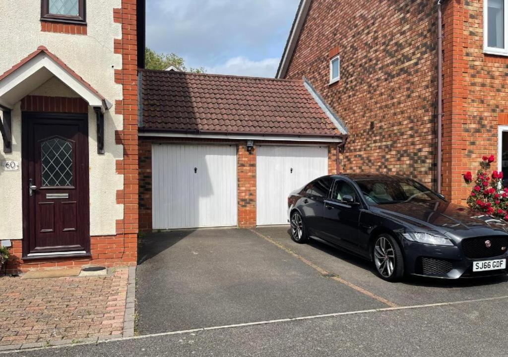 Ashford Holiday Home Smithy Drive Sleeps 5 Free Wifi And Vehicle Parking Kingsnorth Extérieur photo