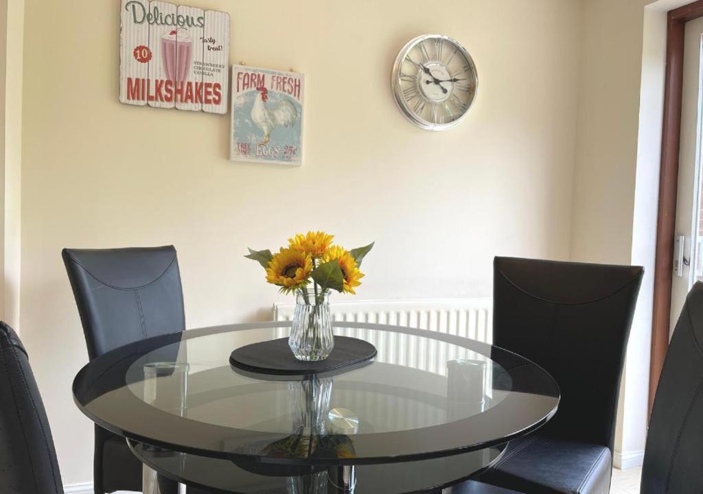 Ashford Holiday Home Smithy Drive Sleeps 5 Free Wifi And Vehicle Parking Kingsnorth Extérieur photo