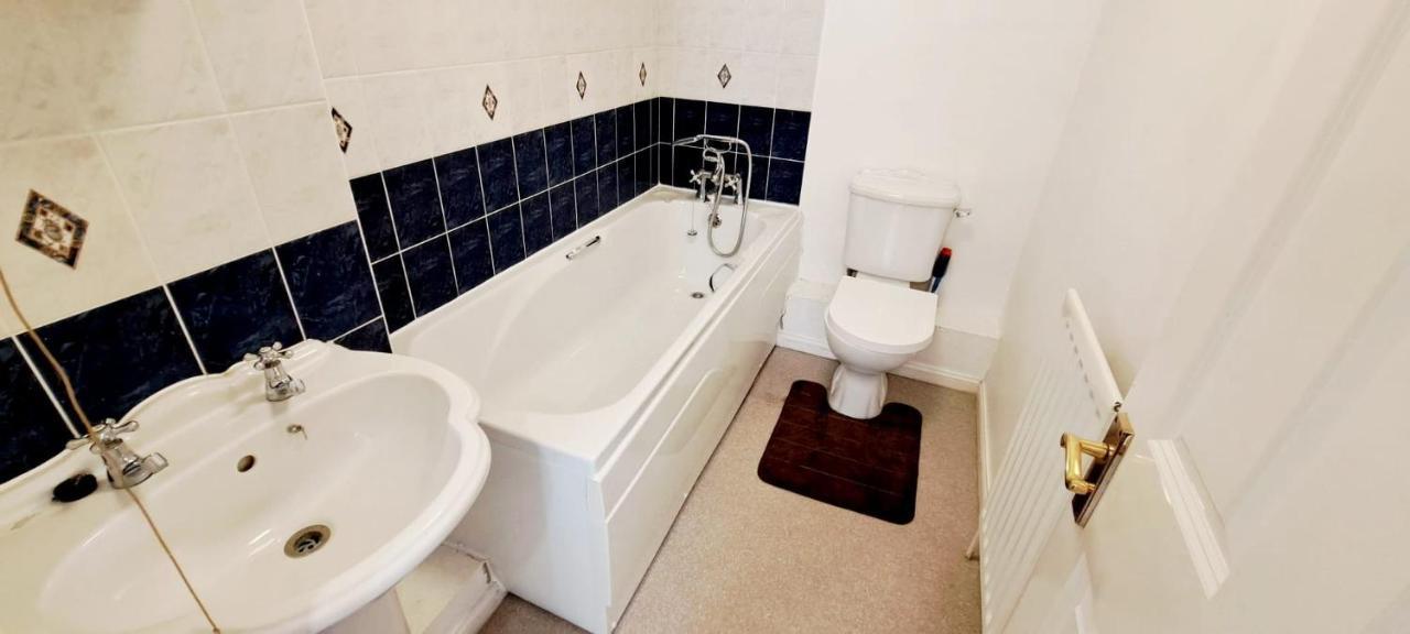 Ashford Holiday Home Smithy Drive Sleeps 5 Free Wifi And Vehicle Parking Kingsnorth Extérieur photo